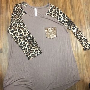 Boutique three quarter sleeve Large top